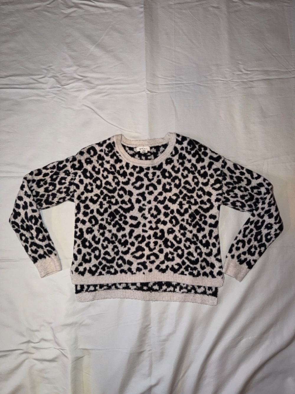 Yes Lola‎ Leopard Print 55% Cotton Crewneck Sweater in Beige and Black size M